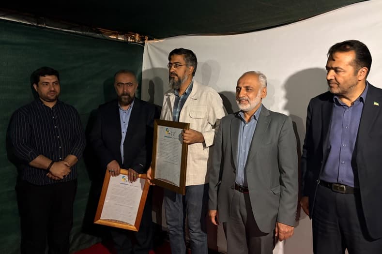 تجلیل از شاعران فعال در تجمعات شبانه استان به مناسبت روز شعر و ادب فارسی